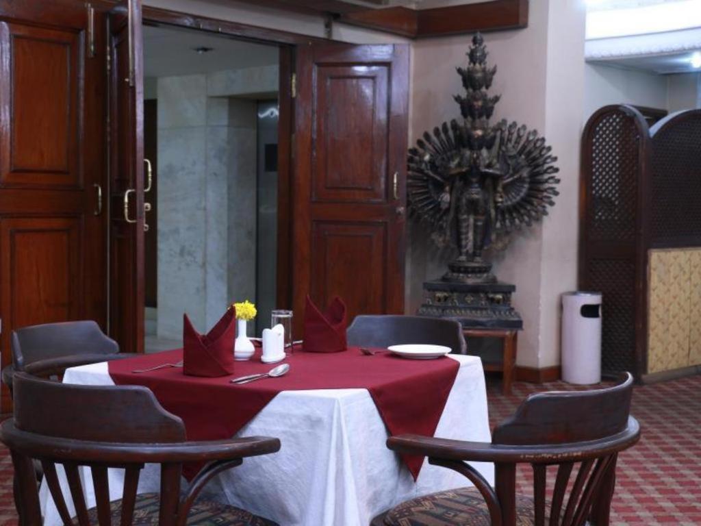 Hotel Mountain Kathmandu Bagian luar foto