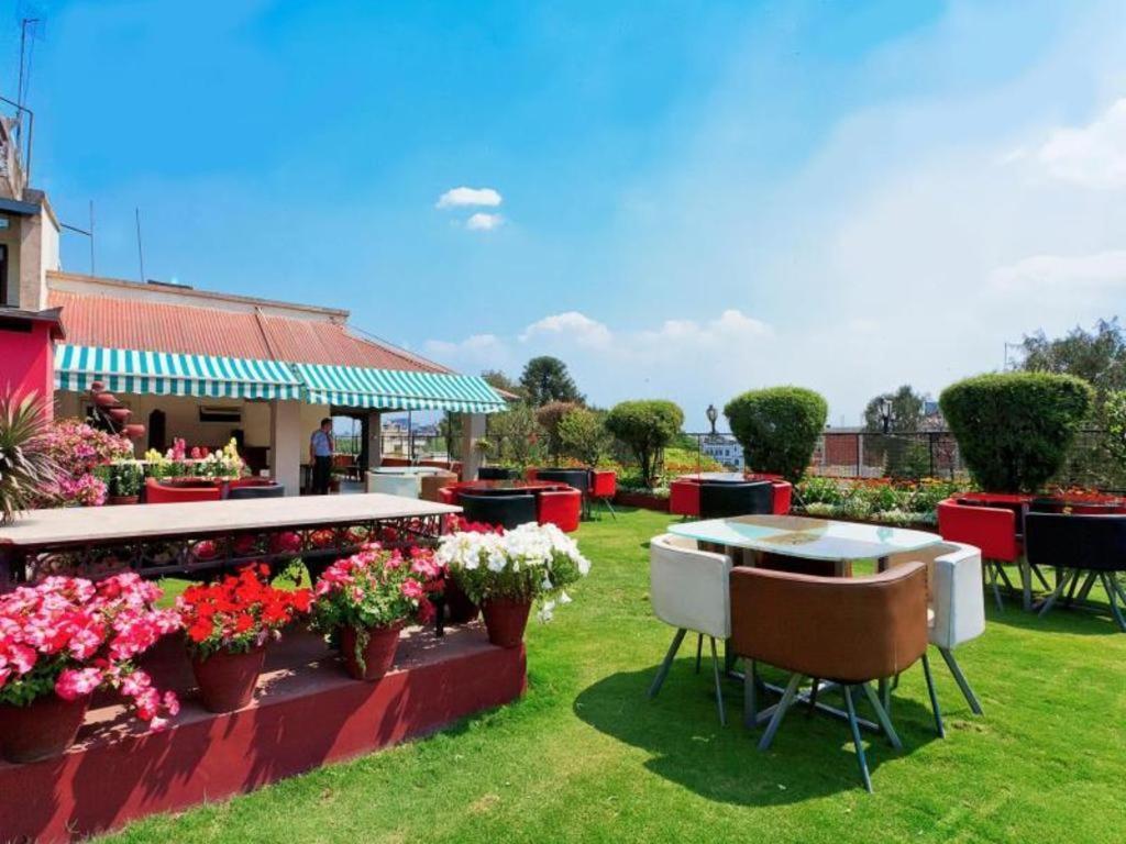 Hotel Mountain Kathmandu Bagian luar foto
