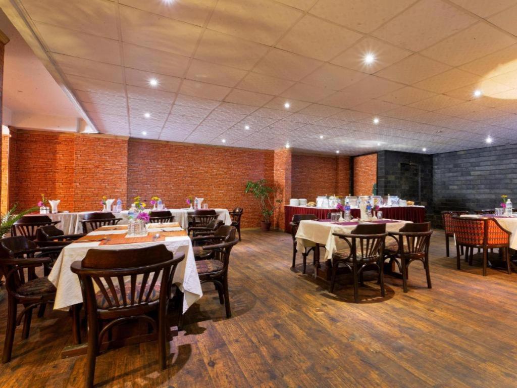 Hotel Mountain Kathmandu Bagian luar foto