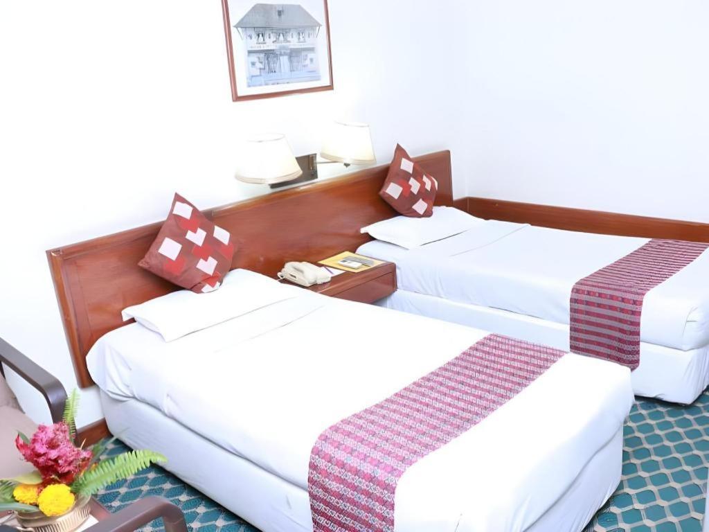 Hotel Mountain Kathmandu Bagian luar foto