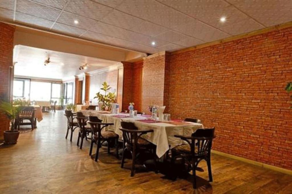Hotel Mountain Kathmandu Bagian luar foto