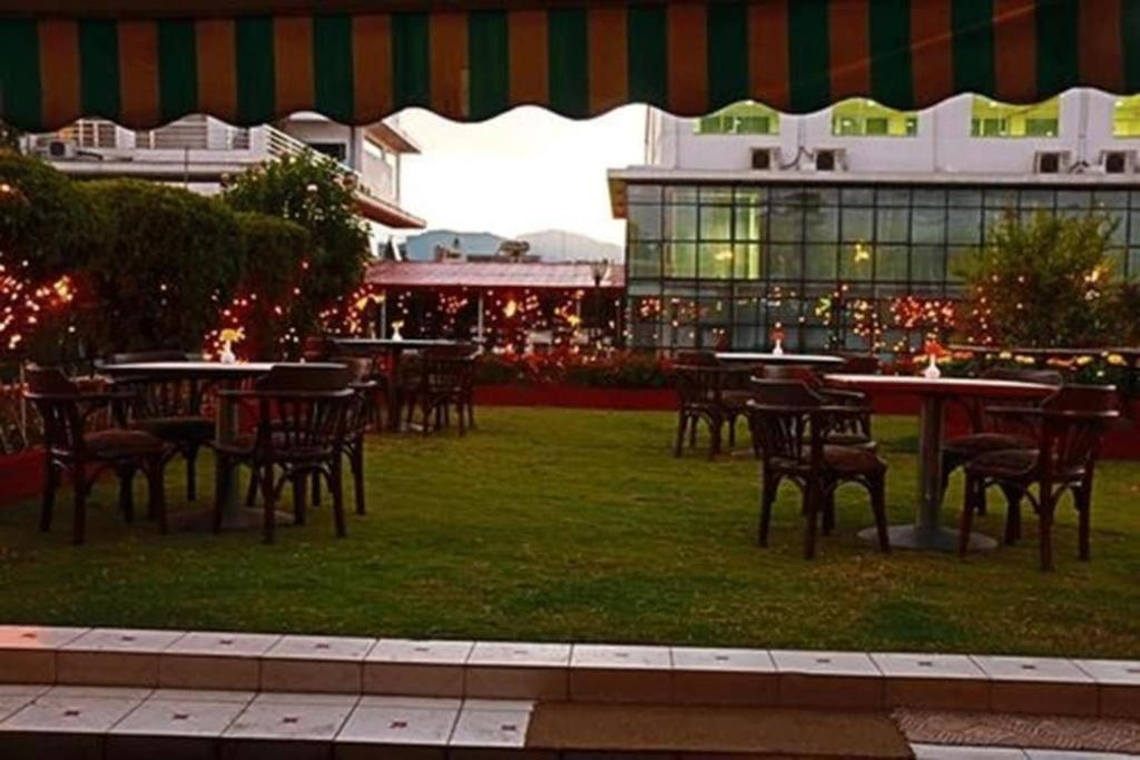 Hotel Mountain Kathmandu Bagian luar foto