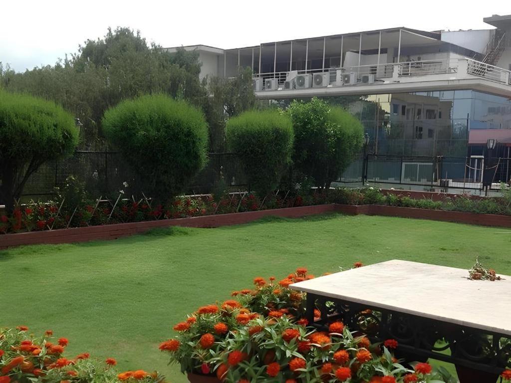 Hotel Mountain Kathmandu Bagian luar foto