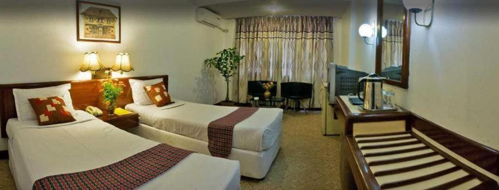 Hotel Mountain Kathmandu Bagian luar foto