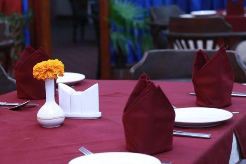 Hotel Mountain Kathmandu Bagian luar foto