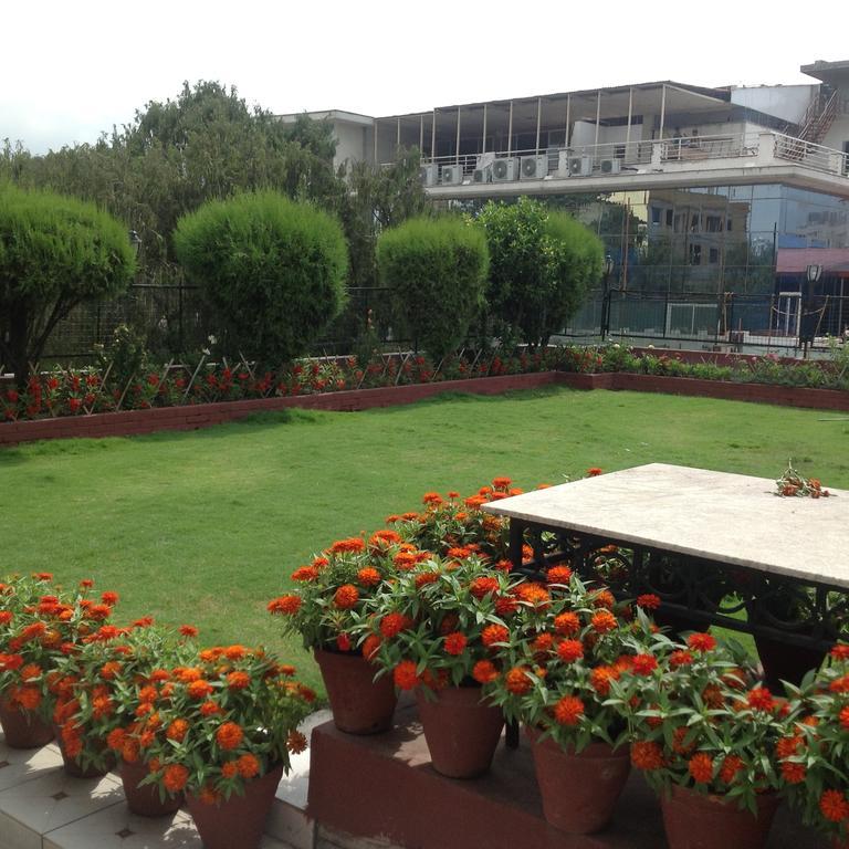 Hotel Mountain Kathmandu Bagian luar foto