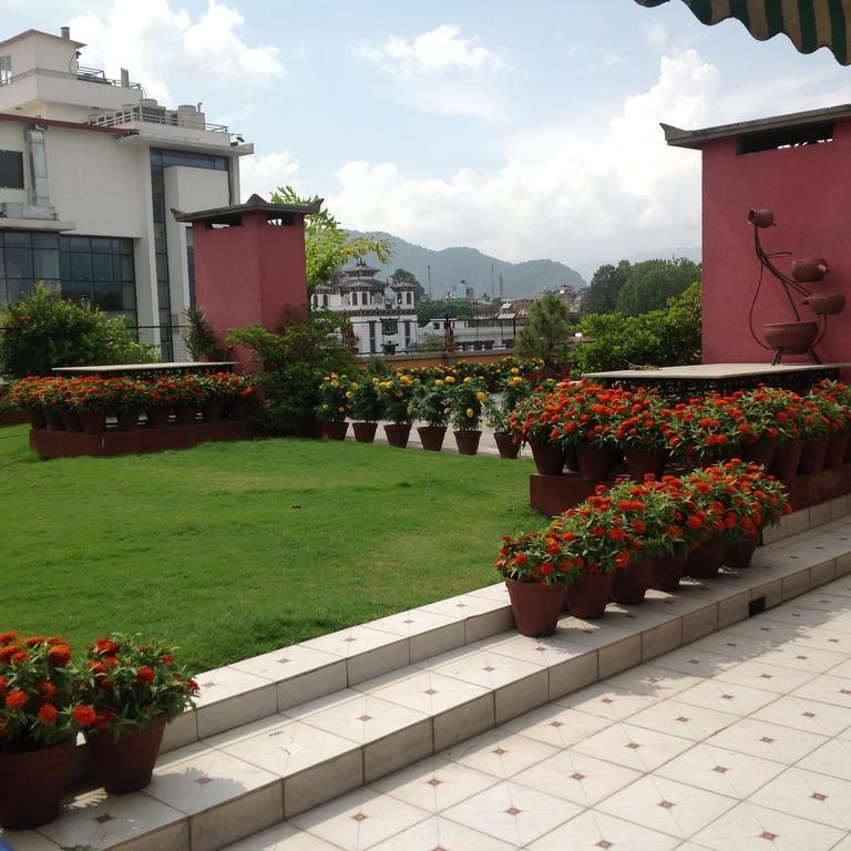 Hotel Mountain Kathmandu Bagian luar foto